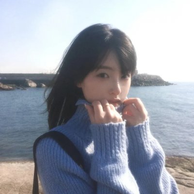 绿杨移作两家春